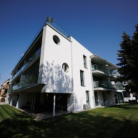 Villa Bauhaus Wellness Apartman 202 Siofok Bagian luar foto