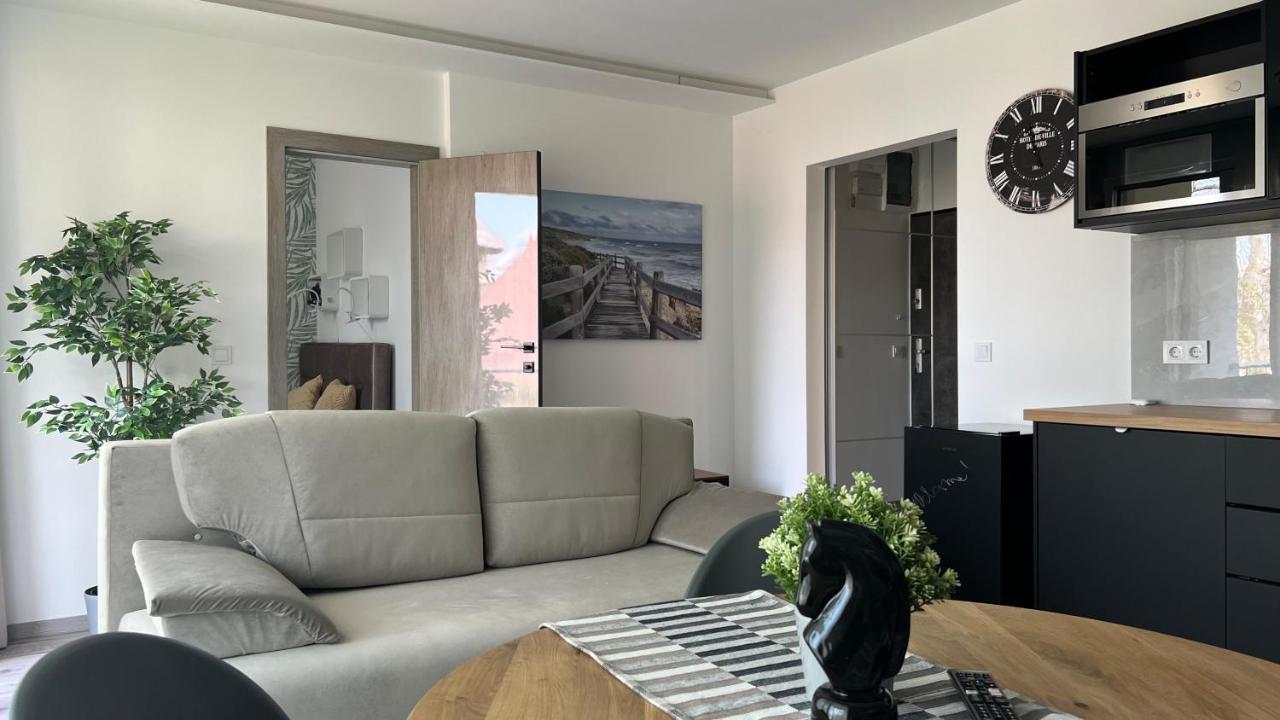 Villa Bauhaus Wellness Apartman 202 Siofok Bagian luar foto