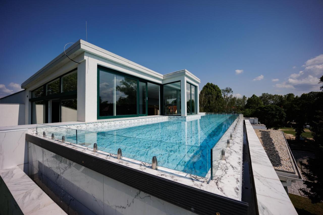 Villa Bauhaus Wellness Apartman 202 Siofok Bagian luar foto