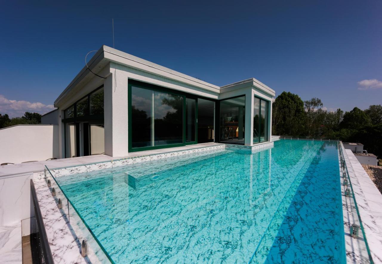 Villa Bauhaus Wellness Apartman 202 Siofok Bagian luar foto