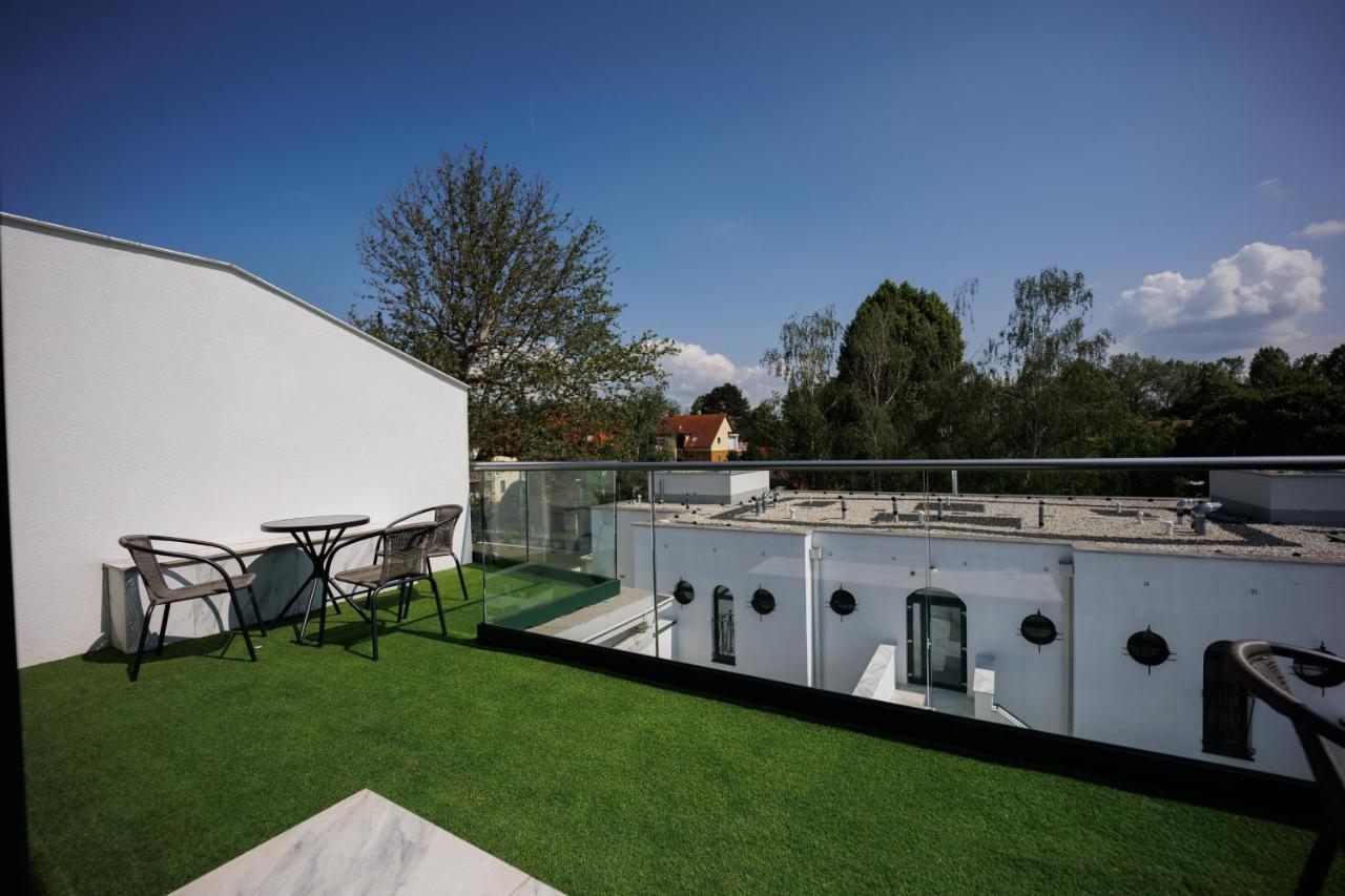 Villa Bauhaus Wellness Apartman 202 Siofok Bagian luar foto