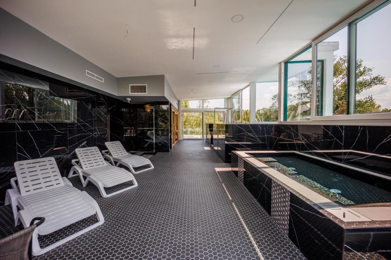 Villa Bauhaus Wellness Apartman 202 Siofok Bagian luar foto