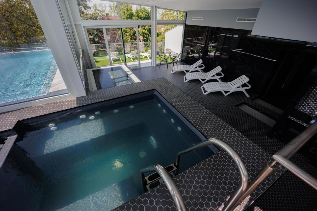 Villa Bauhaus Wellness Apartman 202 Siofok Bagian luar foto