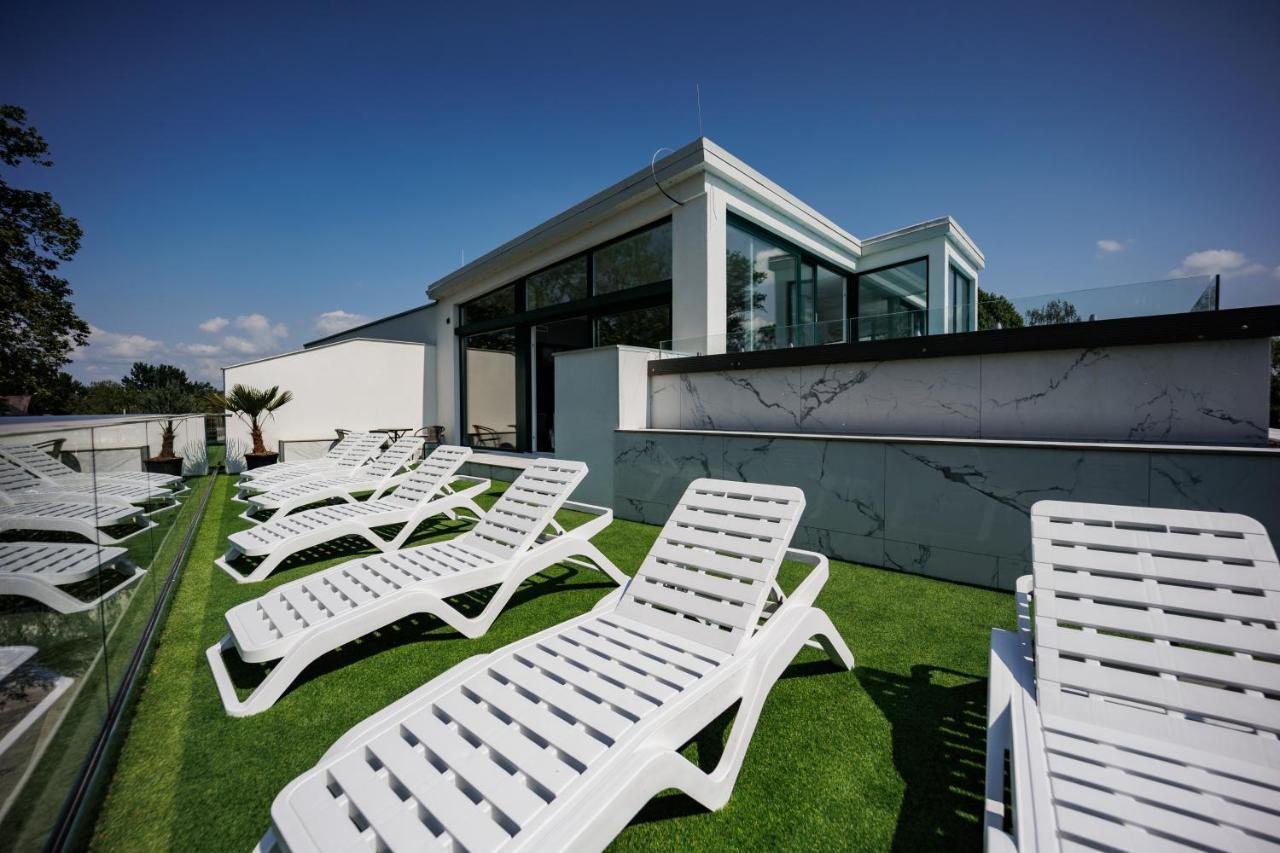Villa Bauhaus Wellness Apartman 202 Siofok Bagian luar foto